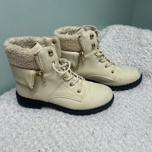 JustFab Illona Cream Moto Boots w Faux Fur Size 8.5 EUC Hiking Fall Lace Up